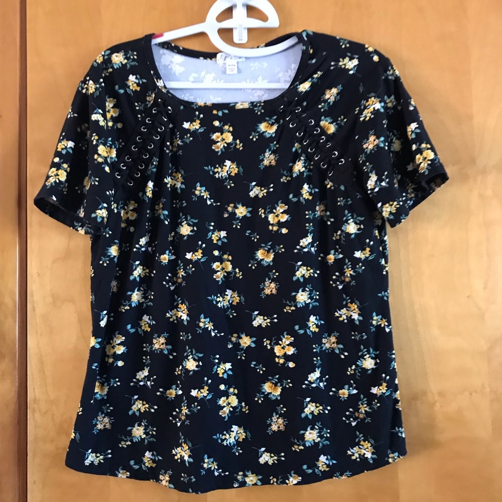J for Justify Black & Floral Women's Top